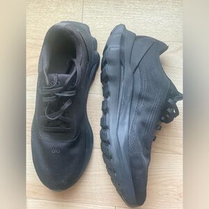 ALO Yoga Men's Sleek Black Athletic Shoes